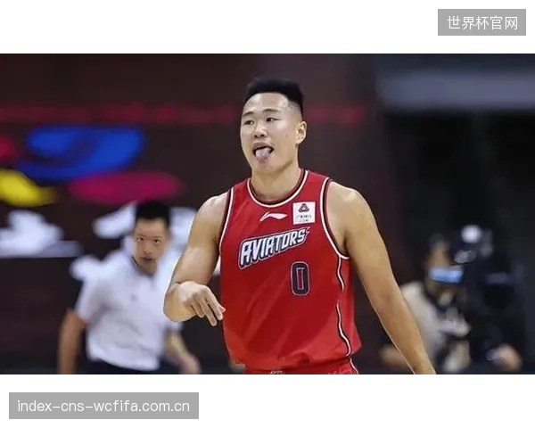 贺希宁凭借赛季场均17分的稳定输出，首度当选常规赛最有价值球员。